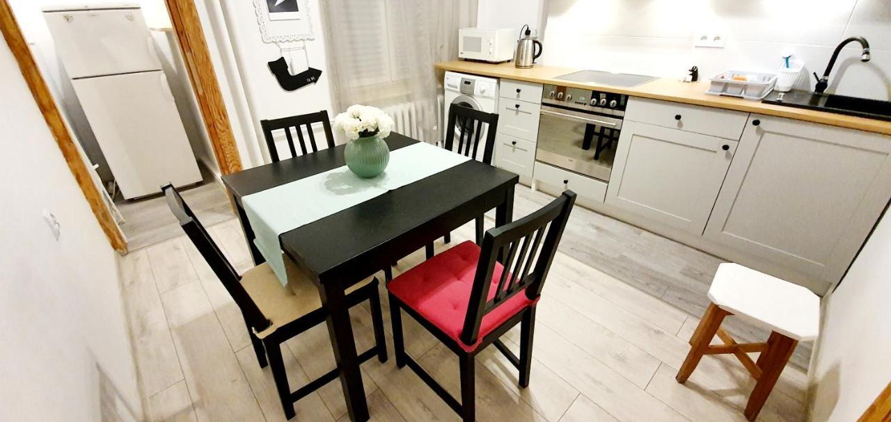 Separated Kitchen, Fast Internet Aleja 3 Maja 2M80 Warsaw Exterior photo