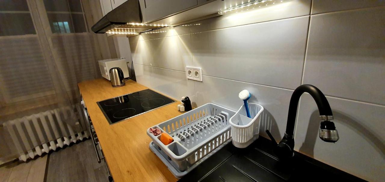 Separated Kitchen, Fast Internet Aleja 3 Maja 2M80 Warsaw Exterior photo